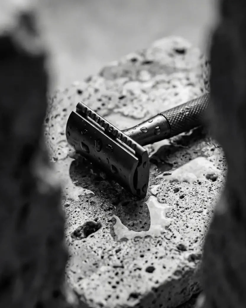 Retro Manual Razor — All-Metal, Fully Enclosed, Vintage Style