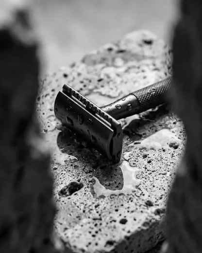 Retro Manual Razor — All-Metal, Fully Enclosed, Vintage Style
