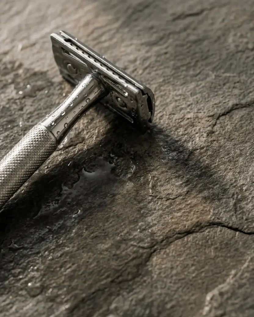 Retro Manual Razor — All-Metal, Fully Enclosed, Vintage Style
